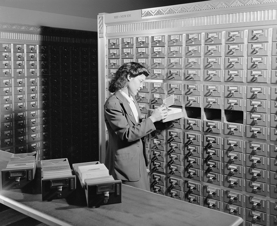 Government Reports and Colloquial Confusion: Capturing the Ephemeral with the “Popular Names” Index